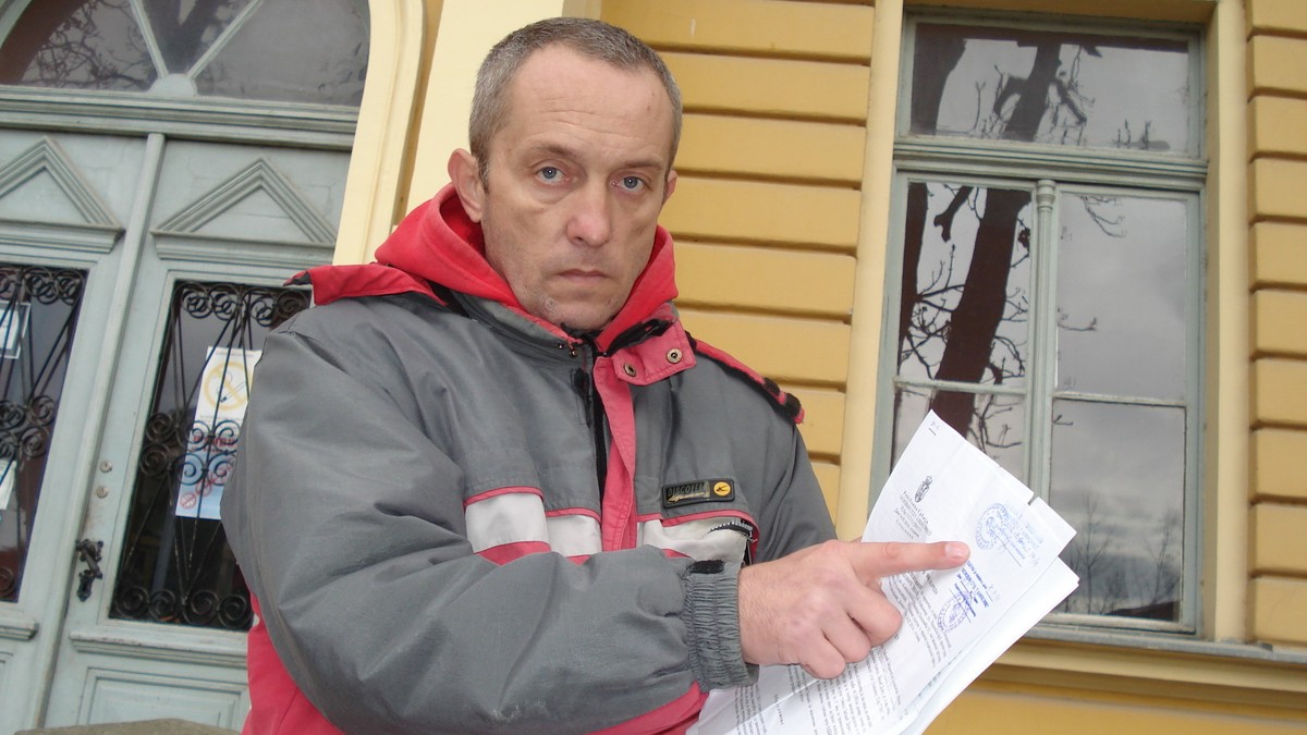 538899_nis12-dejan-labovioc-iz-aleksinca-poceo-strajk-gladju-ispred-suda-u-aleksincu-foto-branko-janackovic