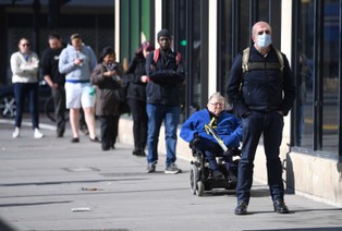 Koronawirus w Wielkiej Brytanii. Dyrektor NHS: Mniej niż 20 tys. zgonów z powodu epidemii będzie sukcesem