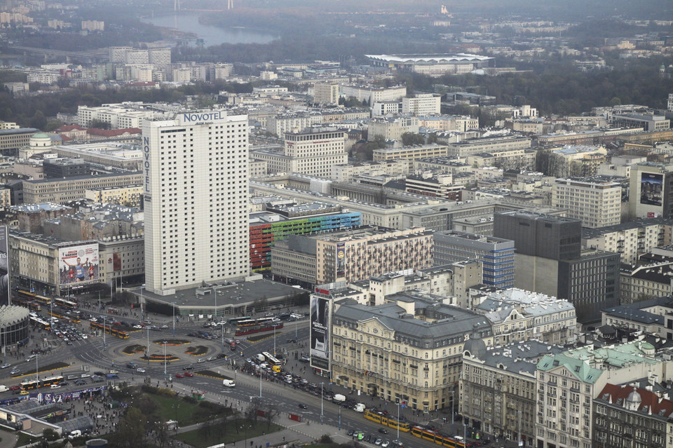 Widok z apartamentów Złota 44 na centrum Warszawy / Rondo Dmowskiego