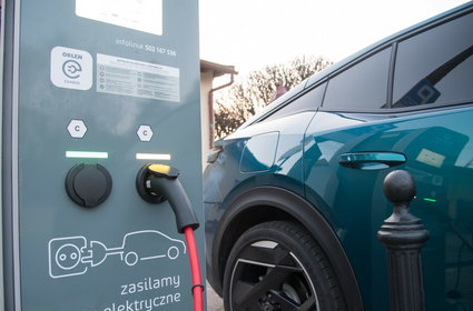 Leasing samochodu elektrycznego korzystniejszy niż spalinówki? Sprawdziliśmy