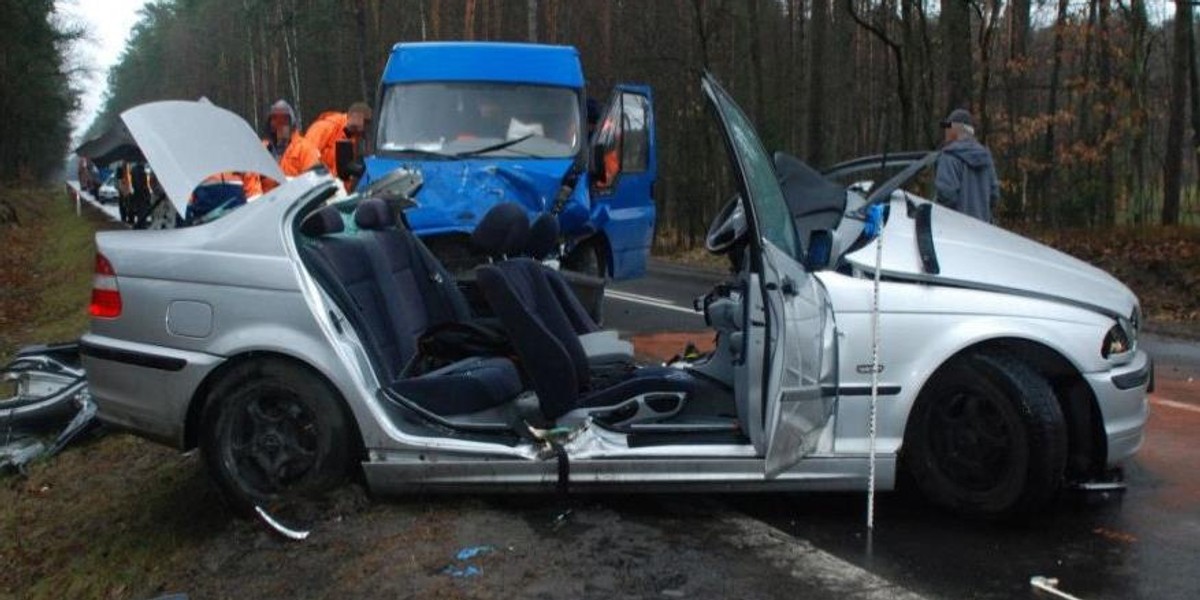 W wypadku BMW zginął 20-letni kierowca