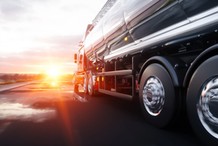 Cysterny będą jeździć nawet w święta. Francja boi się braków paliwa na stacjach