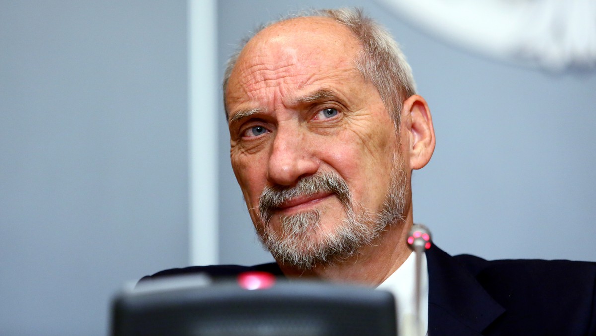 Wojska specjalne otrzymają śmigłowce Black Hawk produkowane w Mielcu - poinformował podczas wizyty w zakładach Antoni Macierewicz. Szef MON spodziewa się, że rozmowy w tej sprawie zostaną zwieńczone w tym roku.