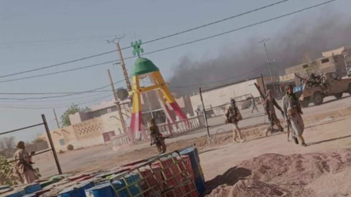 Militanti na ulicama Kidala na severu Malija 25. aprila