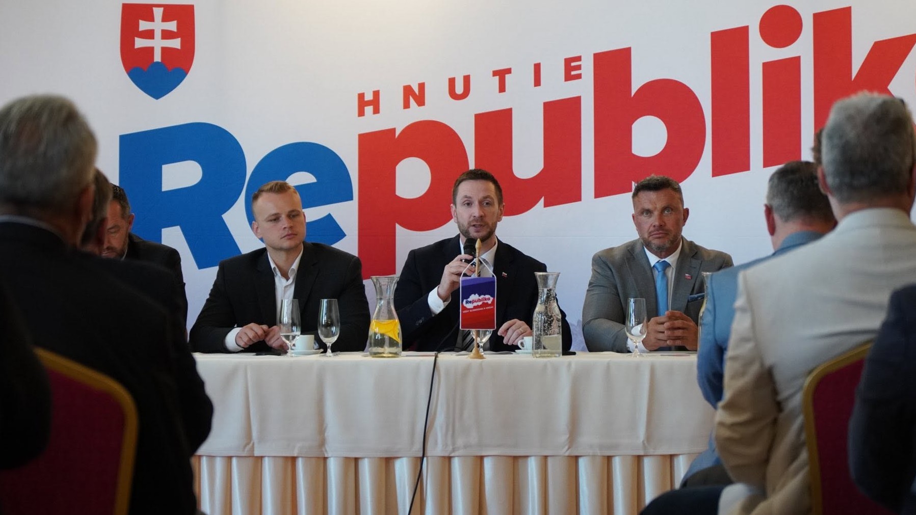 Predstavitelia hnutia Republika: Milan Mazurek, Milan Uhrík, Miroslav Suja