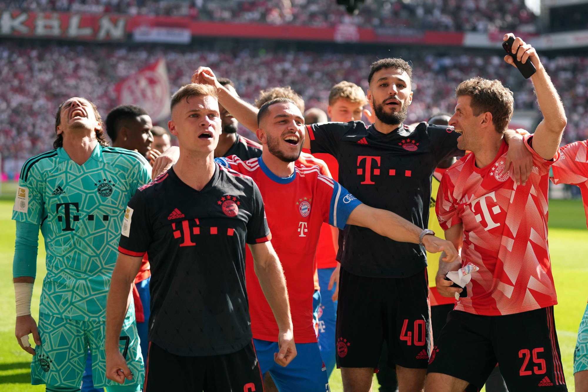 Futbalisti Bayernu Mníchov získali jedenásty bundesligový titul v sérii.