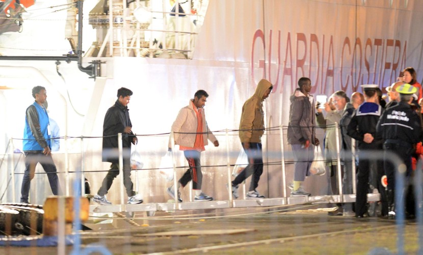 CO NAJMNIEJ 800 IMIGRANTÓW UTONĘŁO U WYBRZEŻY WŁOCH. WCIĄŻ PŁYNĄ KOLEJNI