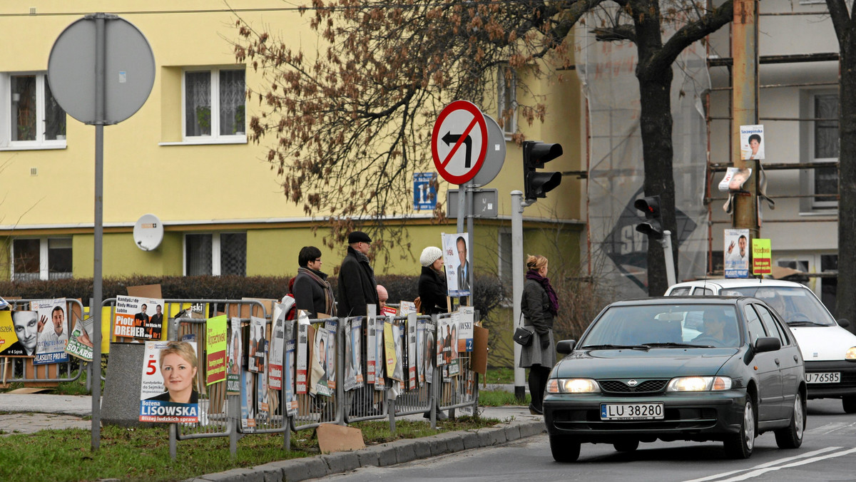 10 zł za wywieszenie przy drogach metra kw. plakatu wyborczego za dobę – taką opłatę uchwaliła Rada Miasta Lublin. To 10 razy więcej niż obecnie. Plakatów ma nie być na budynkach i urządzeniach należących do gminy lub zarządzanych przez nią.