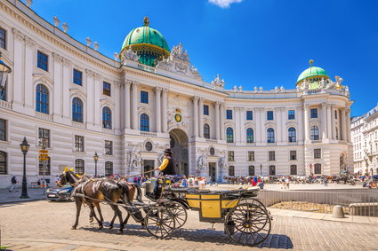 Austria otworzy restauracje, hotele i placówki kulturalne. Jest data
