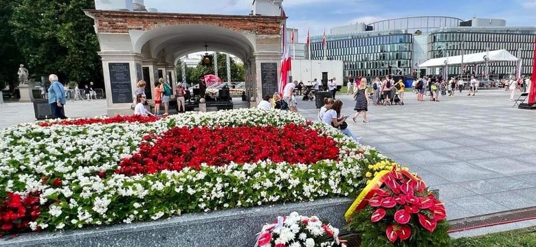 Wieńce klubu KO usunięte sprzed Grobu Nieznanego Żołnierza. Szczerba: Wstyd!