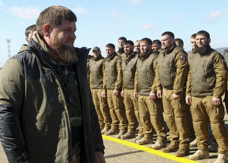 Przywódca Czeczenii Ramzan Kadyrow przeprowadzający inspekcję wojsk, 9 marca 2021 r.