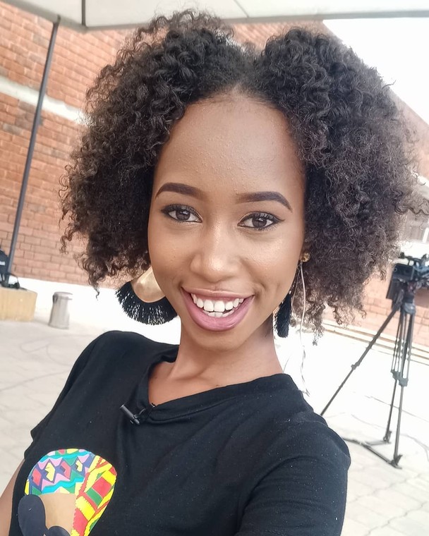 Twist out hairstyle (Instagram sharonkatenganga) 