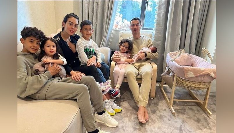 Cristiano Ronaldo, Georgina Rodríguez a ich deti s maličkou Bellou Esmeraldou.
