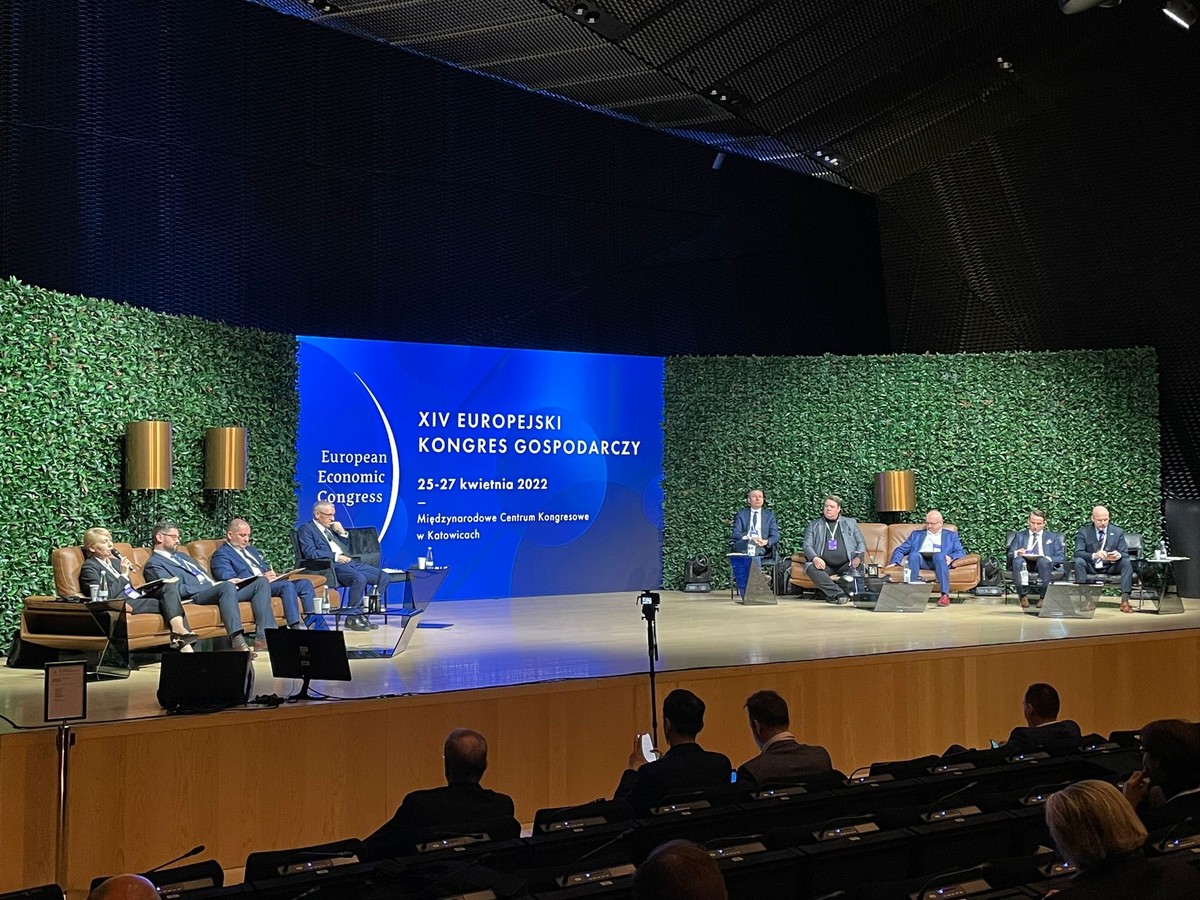 Barbara Adamska, prezes Polskiego Stowarzyszenia Magazynowania Energii, Zbisław Lasek, prezes Minutor Energia, Piotr Apollo, prezes TAURON Nowe Technologie, Bartłomiej Kras, prezes Impact Clean Power Technology, Wojciech Drożdż, wiceprezes innowacji i logistyki ENEA Operator, prof. Janusz Kotowicz, protektor ds. współpracy z otoczeniem społeczno-gospodarczym Politechniki Śląskiej, Grzegorz Nowaczewski, prezes Virtual Power Plant, Paweł Strzałkowski, senior account representative w Huawei Polska