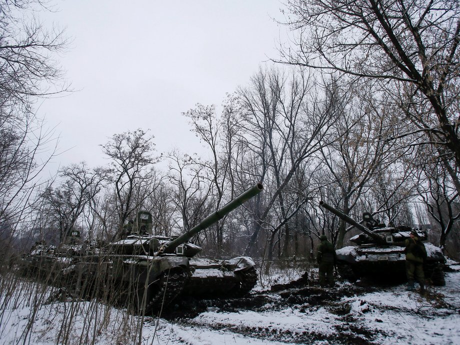 T-72B3 tanks manned by what appear to be pro-Russian separatists on the outskirts of Horlivka, Ukraine, during the Battle of Debalteve, February 10, 2015.