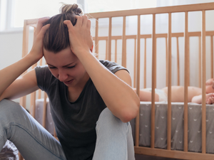 Mit tehetünk, ha a babánk vigasztalhatatlanul sír? Hatékony tippek és tanácsok elkeseredett kismamáknak