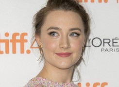 Saoirse Ronan od dziecięcej gwiazdy do zakochanej kobiety [ZDJĘCIA]