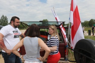 Przebywający w Polsce Białorusini protestują przed granicą w Bobrownikach