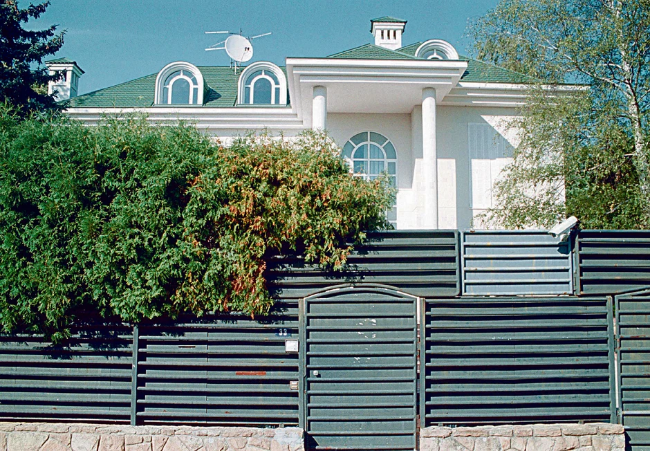 Vila u Tolstojevoj 33 na Dedinju