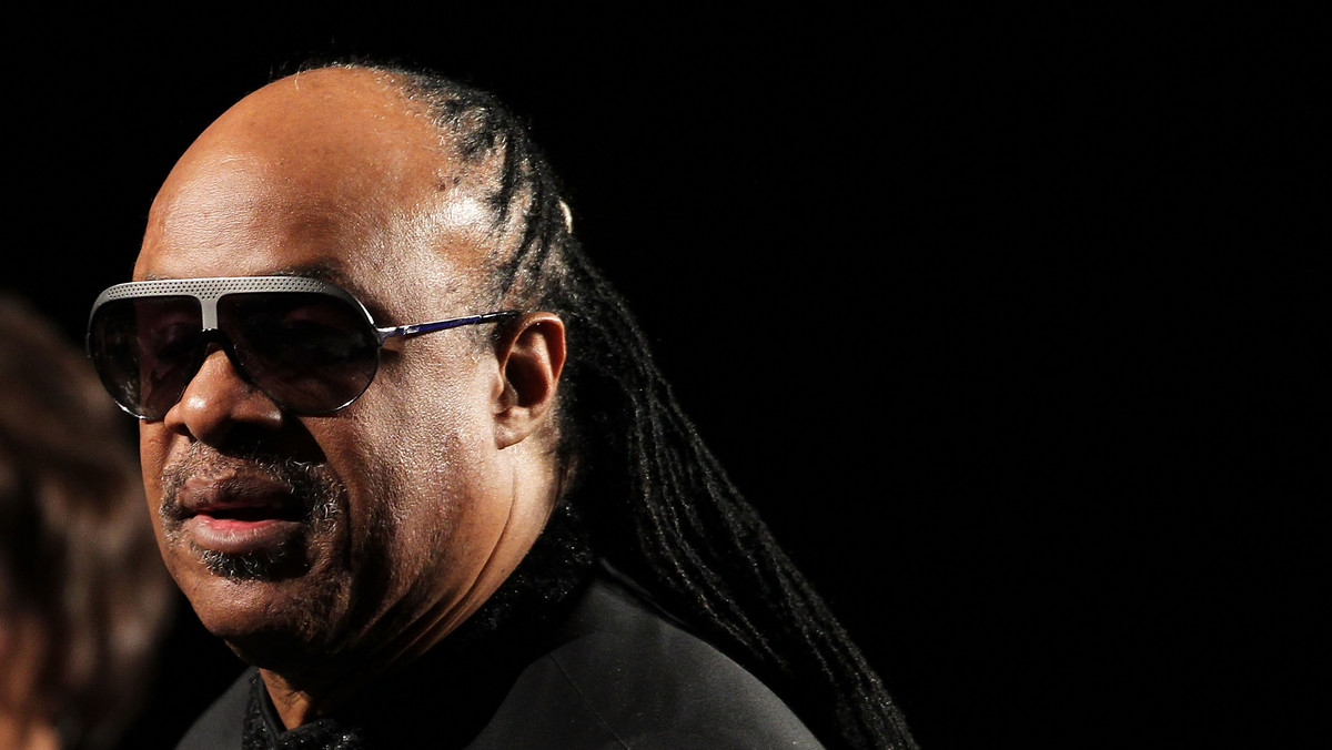 Grożono mu śmiercią, przeżył wypadek samochodowy, wytrzymał 50 lat w przemyśle muzycznym. Legenda soulu Stevie Wonder opowiada nam o swoim życiu.