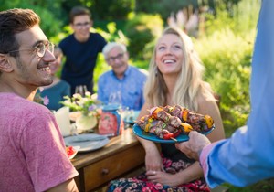 Mladić, devojka, ručak