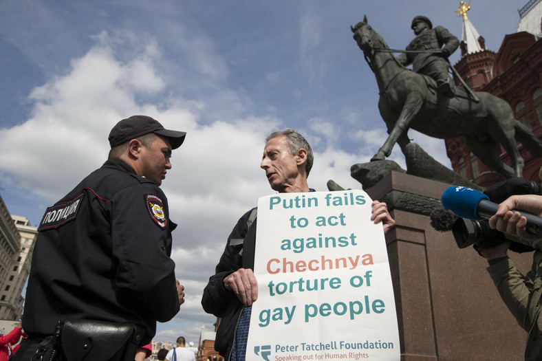 Protest w Rosji przeciwko prześladowaniom osób LGBT w Czeczenii 