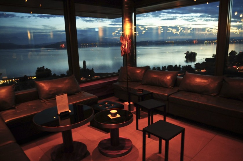 À Zoug également, vous profiterez de la vue sur le lac depuis le 18e étage de la tour Uptown.