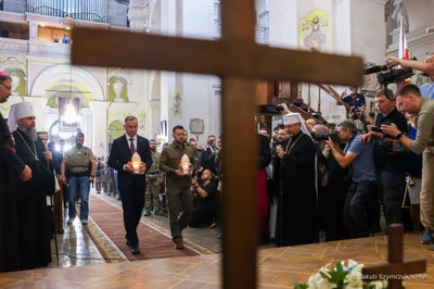 Prezydenci Polski i Ukrainy oddali hołd ofiarom Wołynia