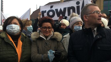 Protest przed siedzibą Straży Granicznej. Jolanta Kwaśniewska: sprzeciwiamy się tej władzy  