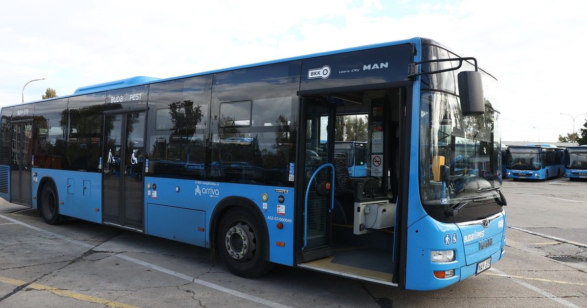 Mi történt? Pánikolva menekültek az utasok a 99-es buszról, megszólalt a BKK is