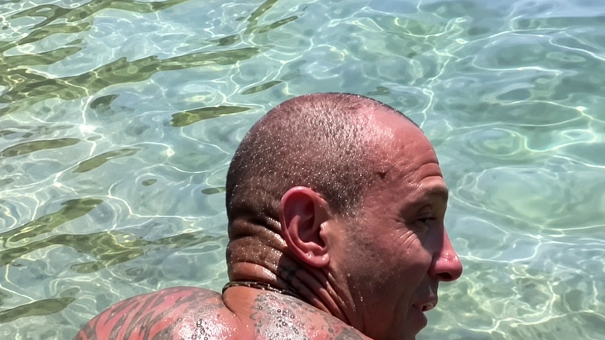 Bio sam u Grčkoj, a kada sam izašao iz mora sa ovim na leđima ljudi su bežali i vrištali