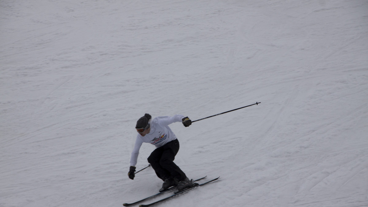 Ponad 1800 razy interweniowali na stokach narciarskich ratownicy TOPR podczas kończącego się sezonu zimowego na Podhalu - podsumował ratownik TOPR Adam Marasek. To mniej więcej o 100 interwencji więcej niż w roku ubiegłym.