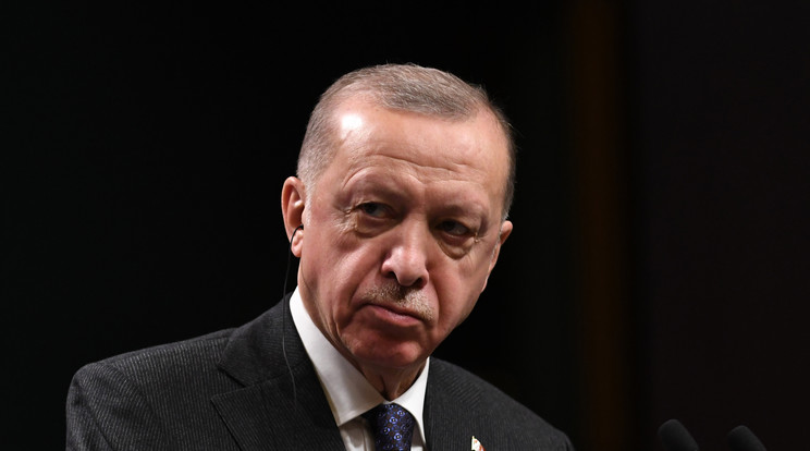 Erdogan a közvetítő szerepében mindent megtesz a harcok befejezéséért / Fotó: Northfoto