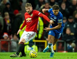 Liga angielska: Luke Shaw rozdał świąteczne prezenty pracownikom klubu