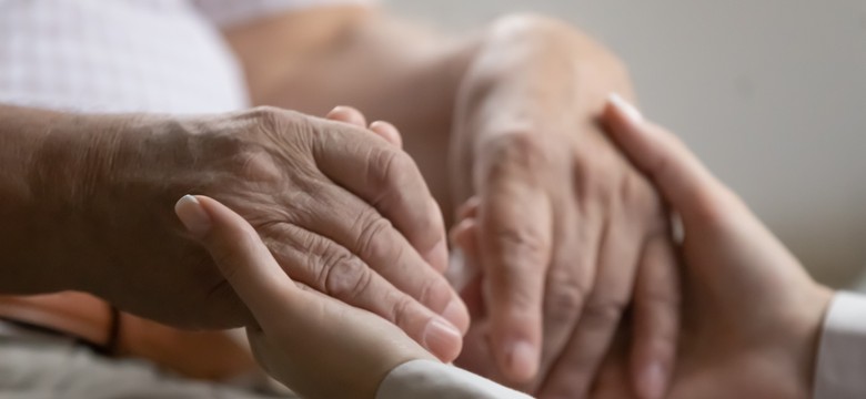 Rewolucja w bonie senioralnym? Samorządy chcą finansowania dziennych domów opieki