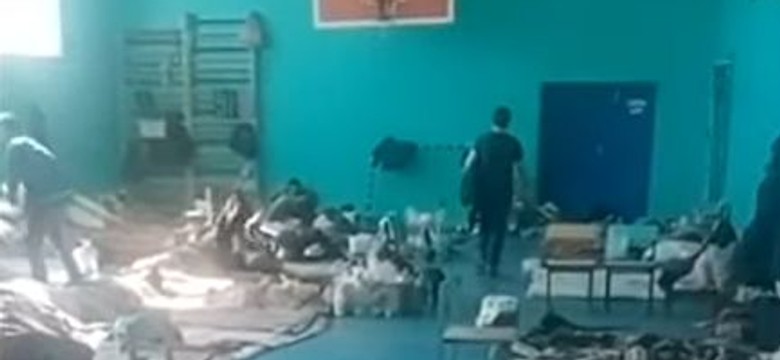 Sale tortur, spanie na podłodze... Wyciekł film z "obozu filtracyjnego"