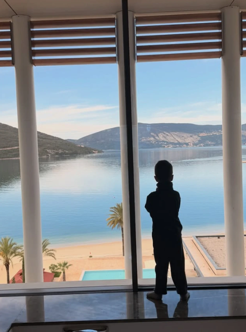 Ana Sević sa porodicom na odmoru 