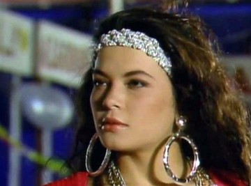 Kasandra (51) pokazala lice bez šminke, a slikom u bikiniju SRUŠILA INTERNET: Svi komentarišu šta je radila na sebi