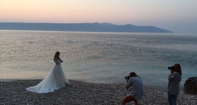 Titkos lagúnában készült Sármán Nóra és a Pinewood Weddings új kampánya