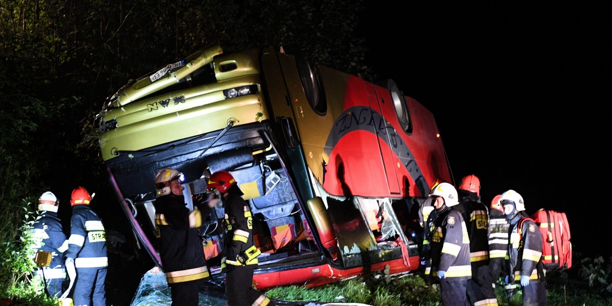 Tragedia na Podkarpaciu. Autobus spadł w przepaść