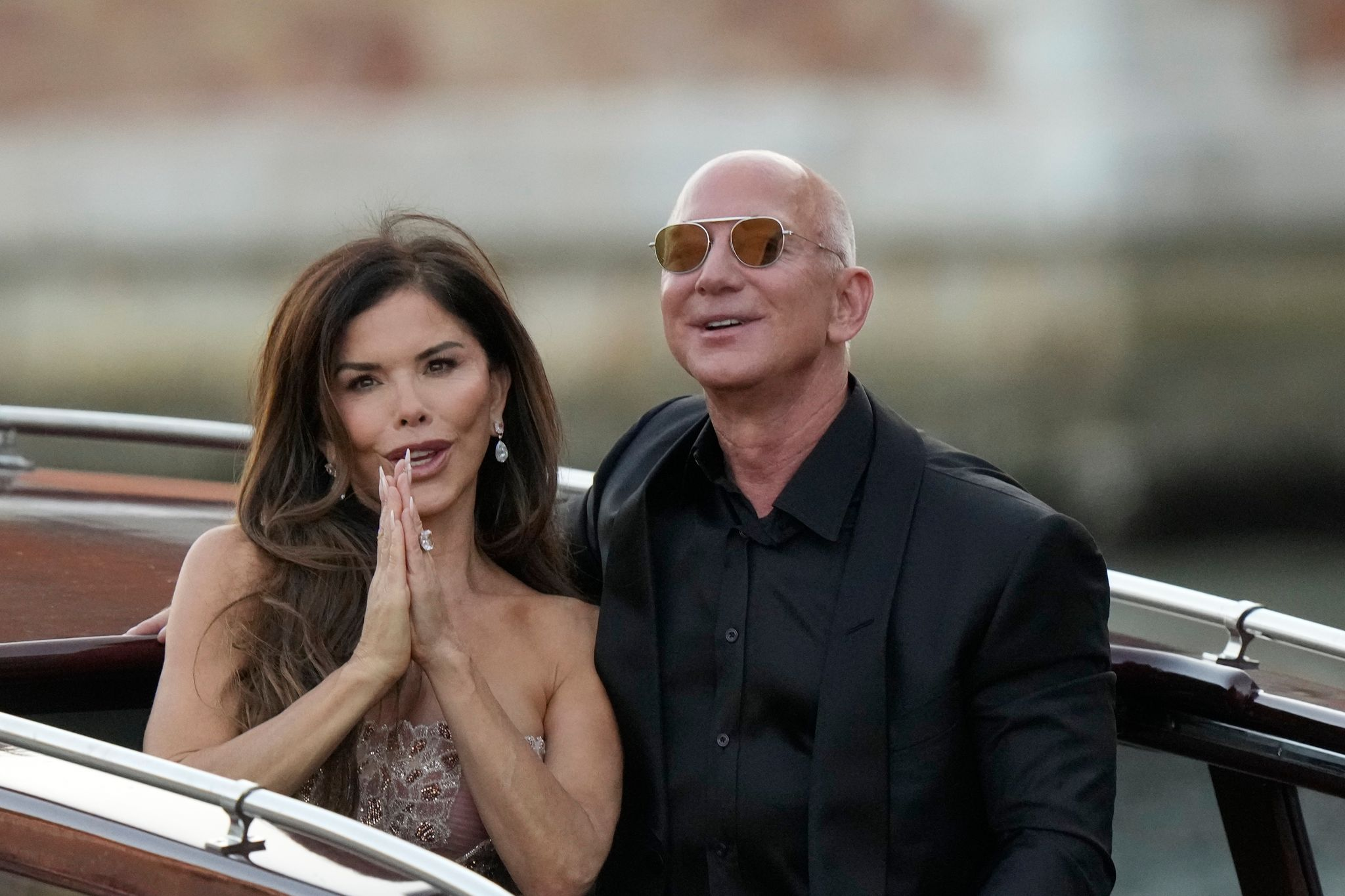 Bezos-Hochzeit: Brautkleid gestohlen, Dolce und Gabbana brennt
