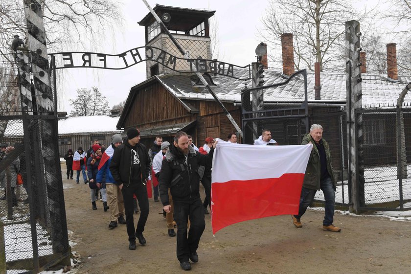 Zwolennicy Rybaka na rocznicy wyzwolenia obozu Auschwitz-Birkenau