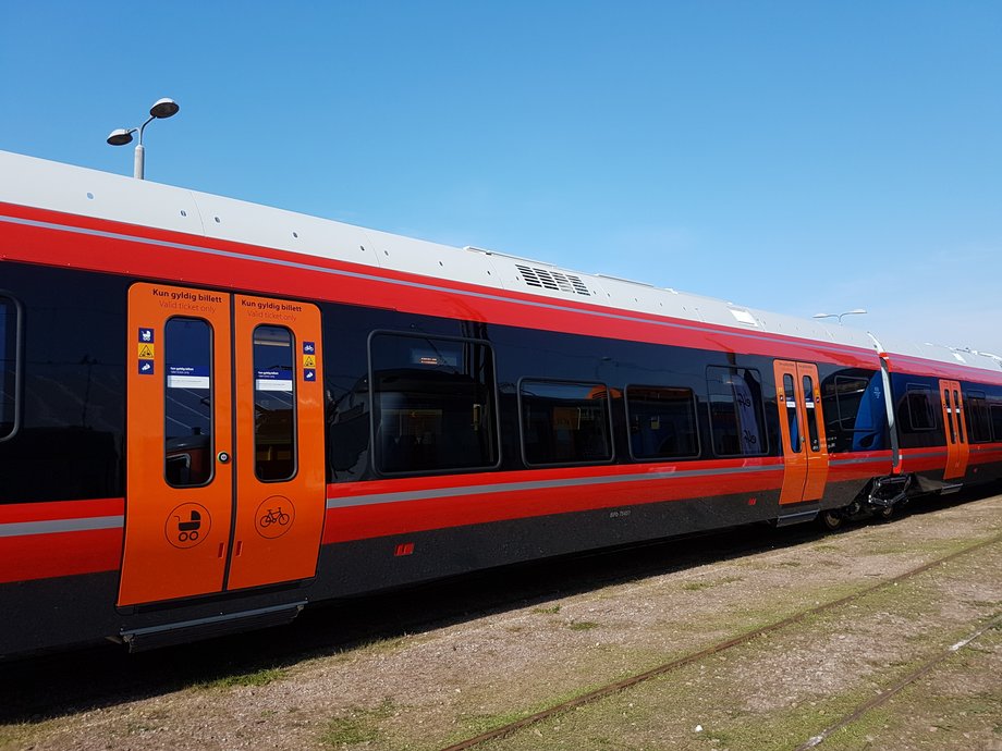 Elektryczny zespół trakcyjny Flirt dla kolei norweskich NSB. Producent: Stadler