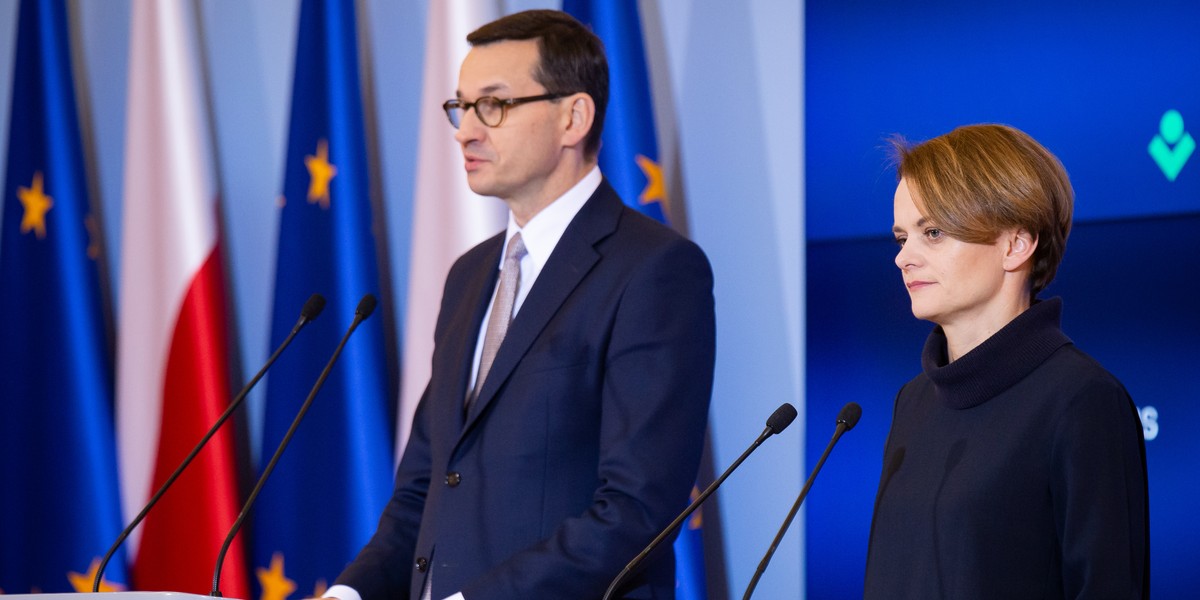 Premier Mateusz Morawiecki i minister Jadwiga Emilewicz