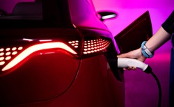 Elektroklapa programu dopłat do aut na prąd. Następna próba jesienią. Będą zmiany