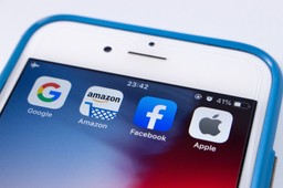 Kodeks cyfrowy ureguluje funkcjonowanie big techów w UE. "To, co jest nielegalne offline, będzie również nielegalne online"