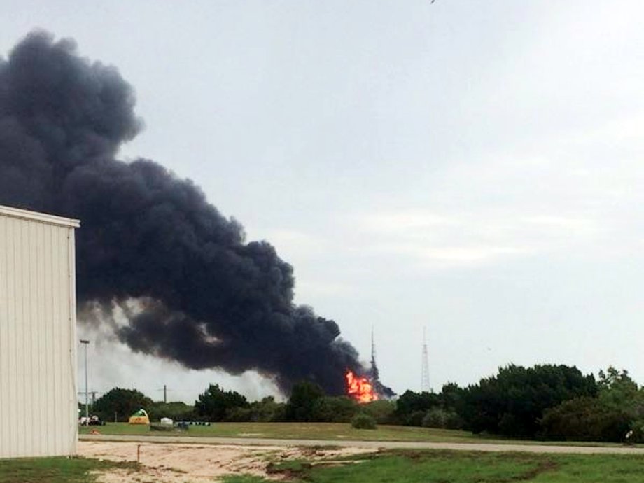 A photo of the SpaceX Falcon 9 rocket explosion by an eyewitness in Cape Canaveral, Florida.