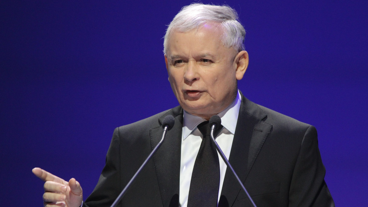 Należy skończyć z traktowaniem rodziny jak skarbonki, z której wyciąga się środki na "niezdarne funkcjonowanie państwa" - przekonywał w środę prezes PiS Jarosław Kaczyński. Jak mówił, ostatnie lata są dla polskich rodzin czasem wyjątkowo trudnym.