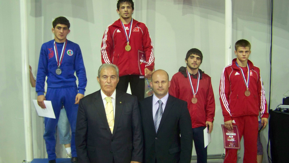 Rafał Statkiewicz, wychowanek GLKS Osielsko, a od kilku lat zawodnik Grunwaldu Poznań, w serbskiej miejscowości Zrenjanin zdobył brązowy medal zapaśniczych mistrzostw Europy juniorów w stylu wolnym, w kategorii 60 kg.