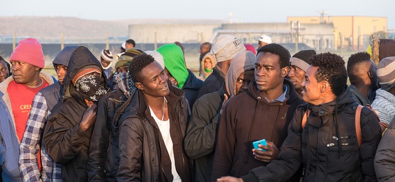 Sieć sklepów w Calais przestaje sprzedawać kajaki. Imigranci używali ich do ucieczki do Anglii